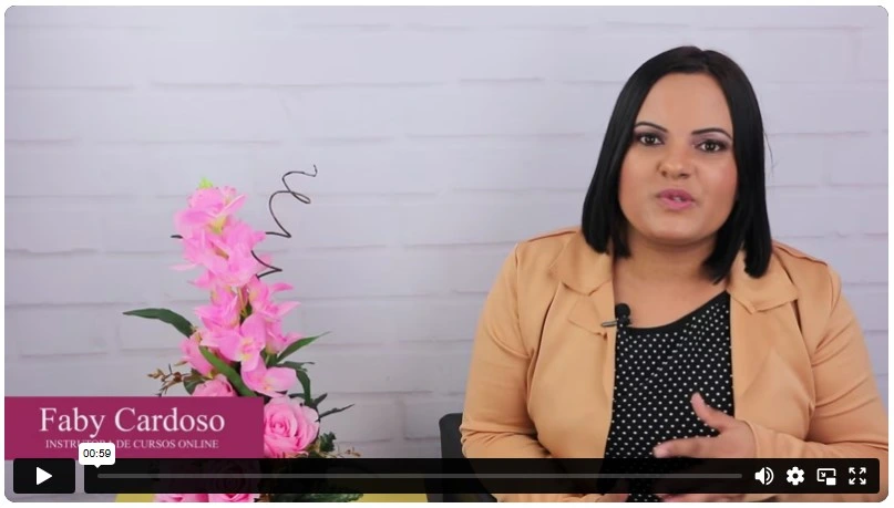 No vídeo da instrutora Faby Cardoso diz se o seu Curso de Manicure Faby Cardoso Vale a Pena?