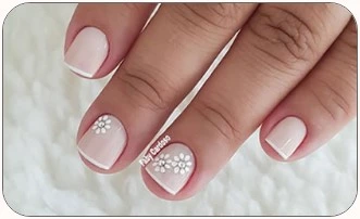 Mãos mostrando técnica francesinha com autoria de Faby cardoso.